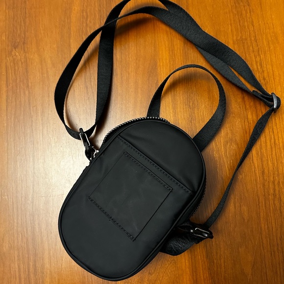 Lululemon Black Crossbody Bag - Canada edition - Picture 2 of 3